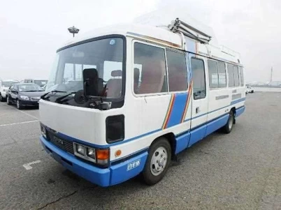 Modelo Real na Vida Real - Minibus