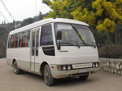 Modelo Real na Vida Real - Minibus