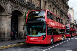 Modelo Real na Vida Real - DoubleDecker